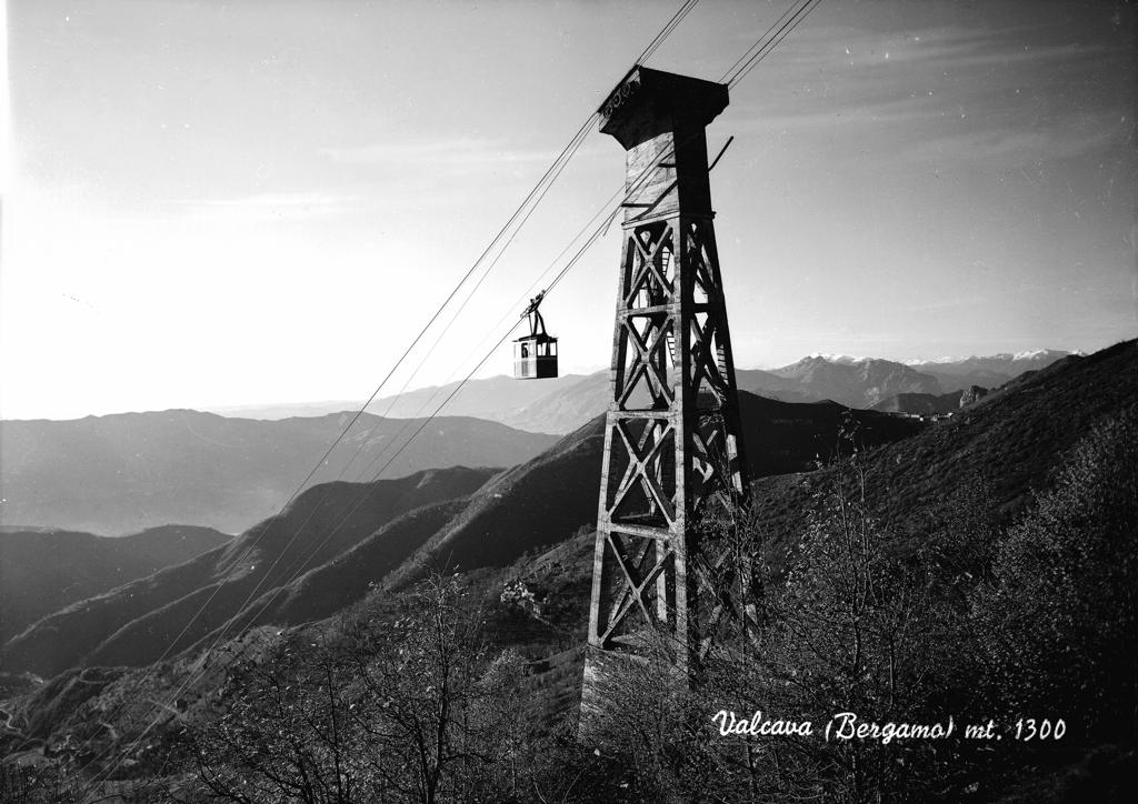 Dall'alto della funivia di Valcava · Historify