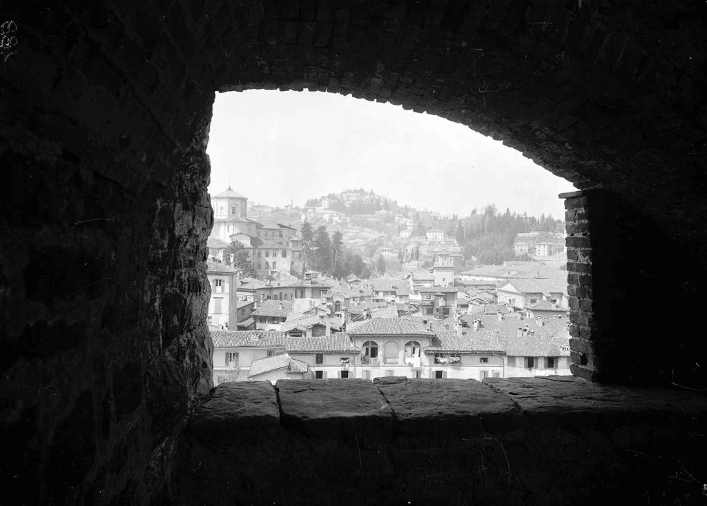 Scorcio Di Città · Historify