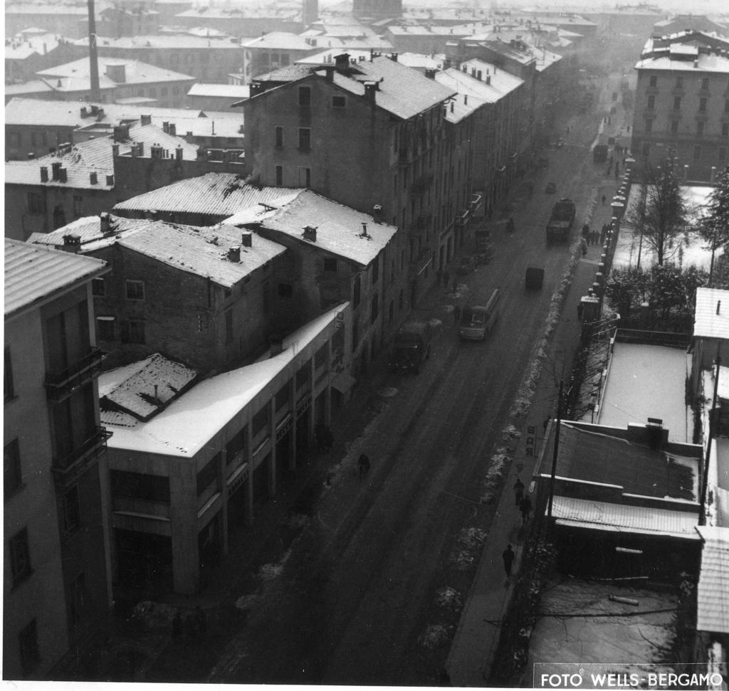 Tetti innevati da Palazzo Rinaldi · Historify