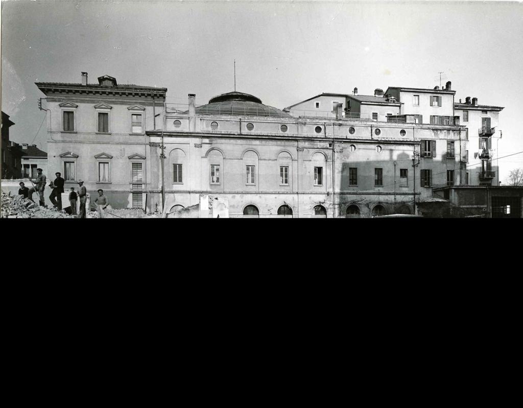 Teatro Nuovo · Historify