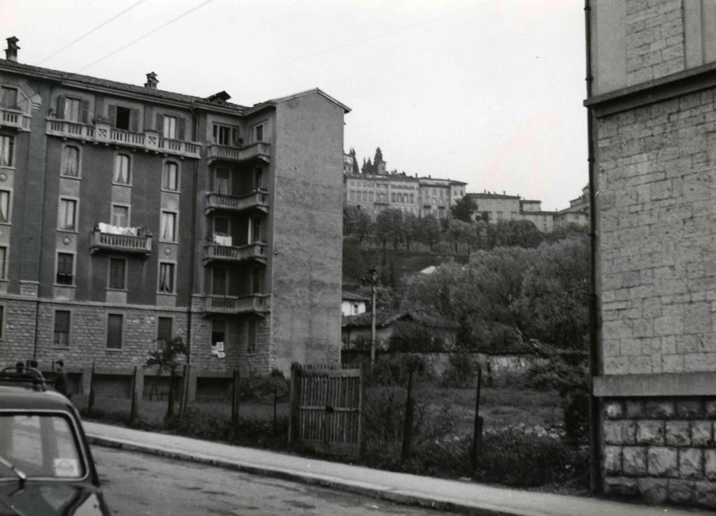Via Locatelli · Historify