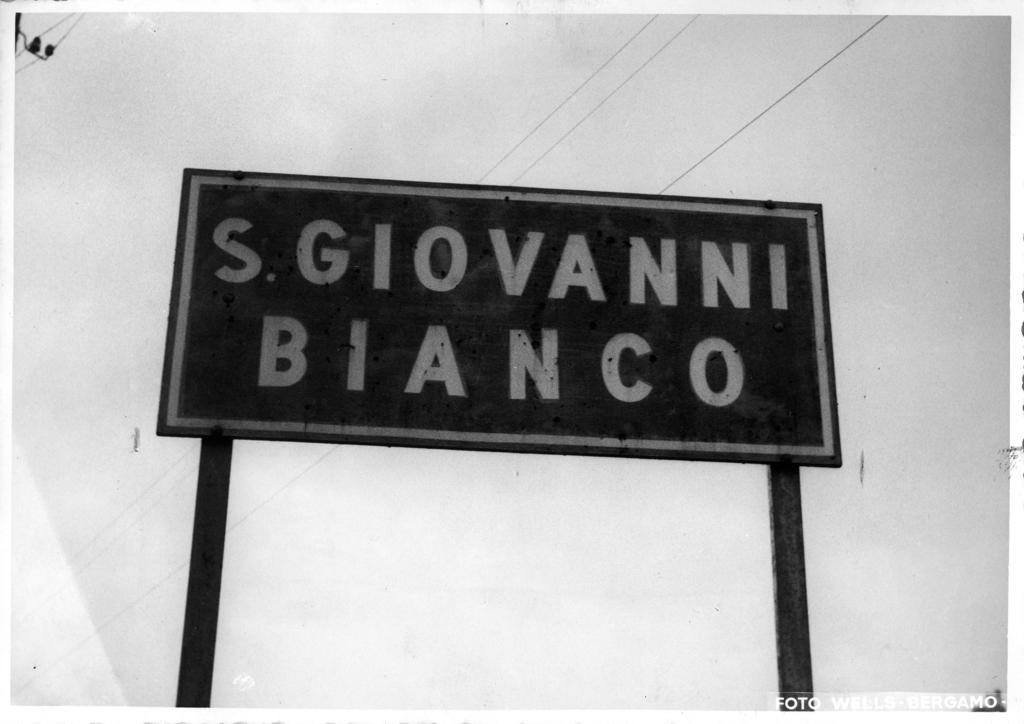 Cartello stradale S.Giovanni Bianco · Historify