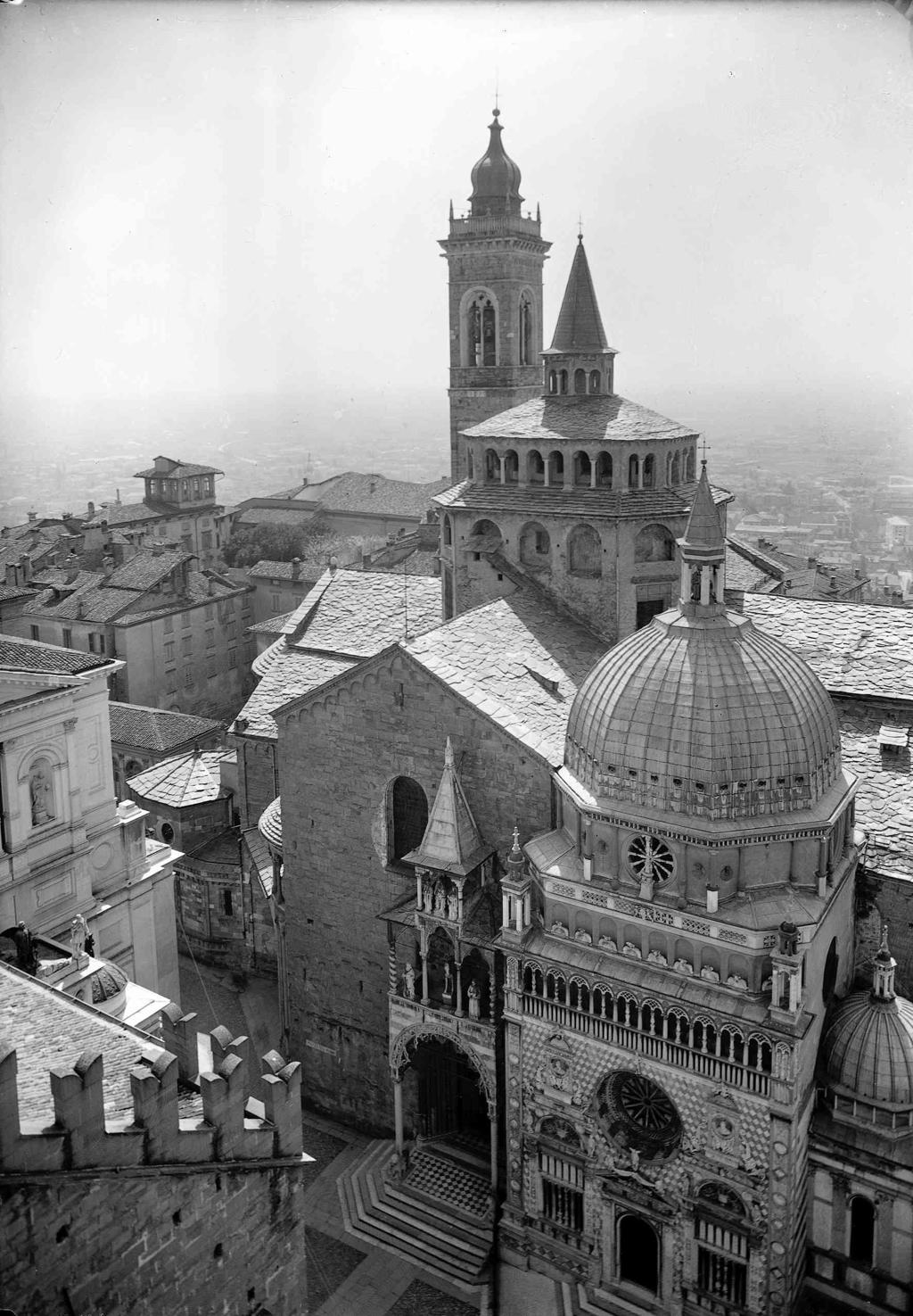 Basilica Di Santa Maria Maggiore E Cappella Colleoni Dall'Alto · Historify