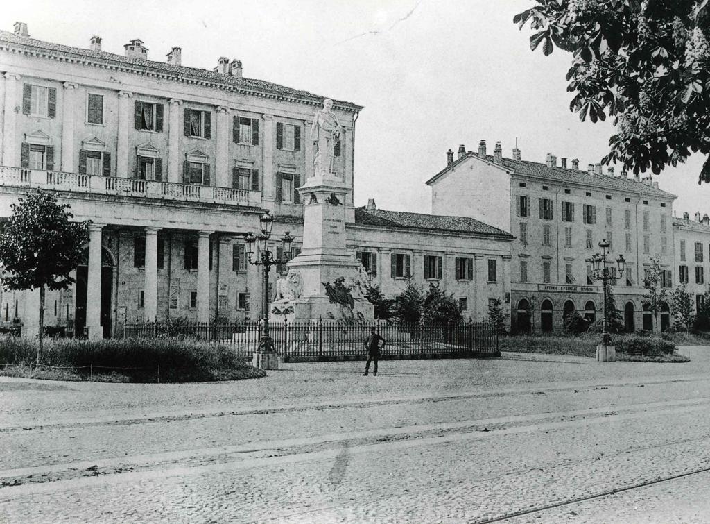 Palazzo Uffici Comunali In Piazza Matteotti · Historify