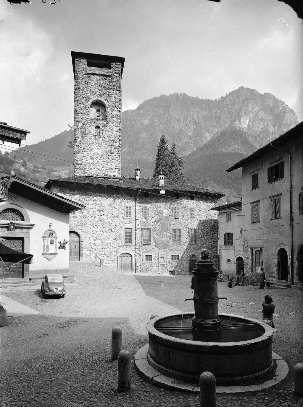 Piazza Dante Gromo · Historify