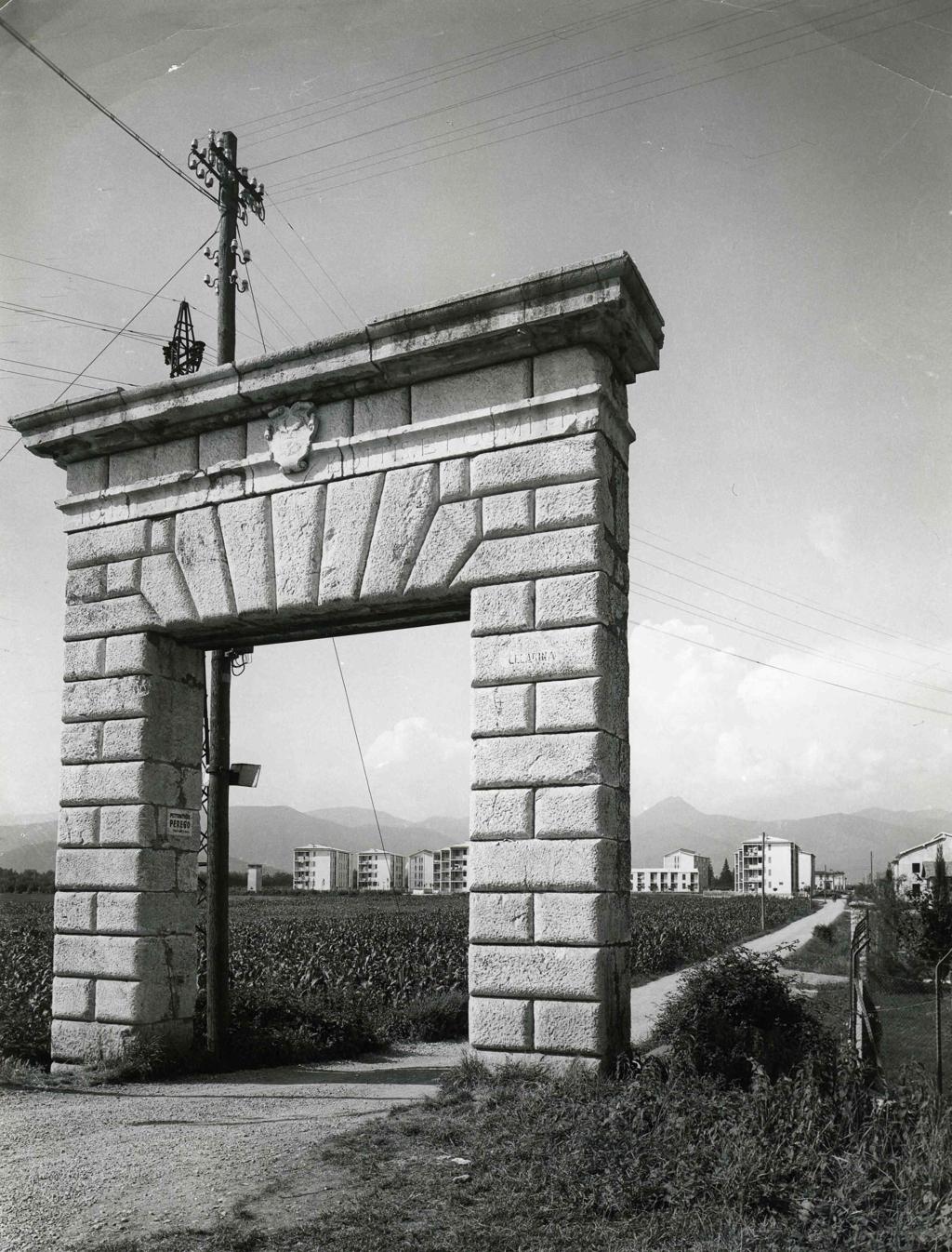 Portone Del Diavolo · Historify