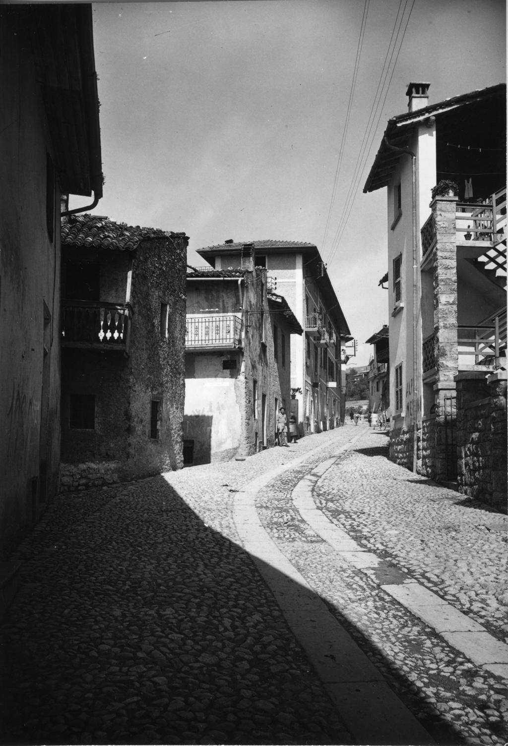 Vicoli A Vigolo · Historify