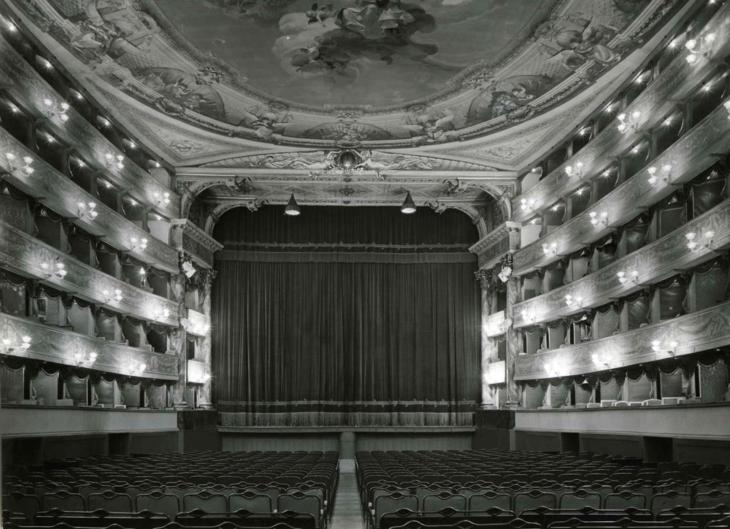 Sala, Teatro Donizetti · Historify