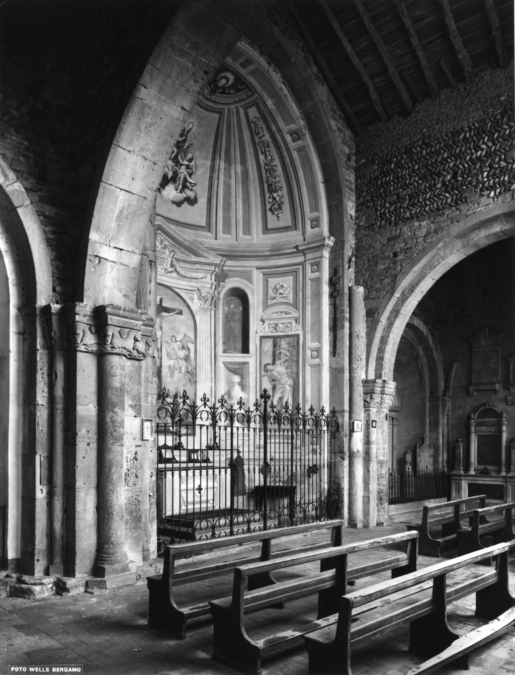 Interno della Basilica S. Giulia a Bonate Sotto · Historify