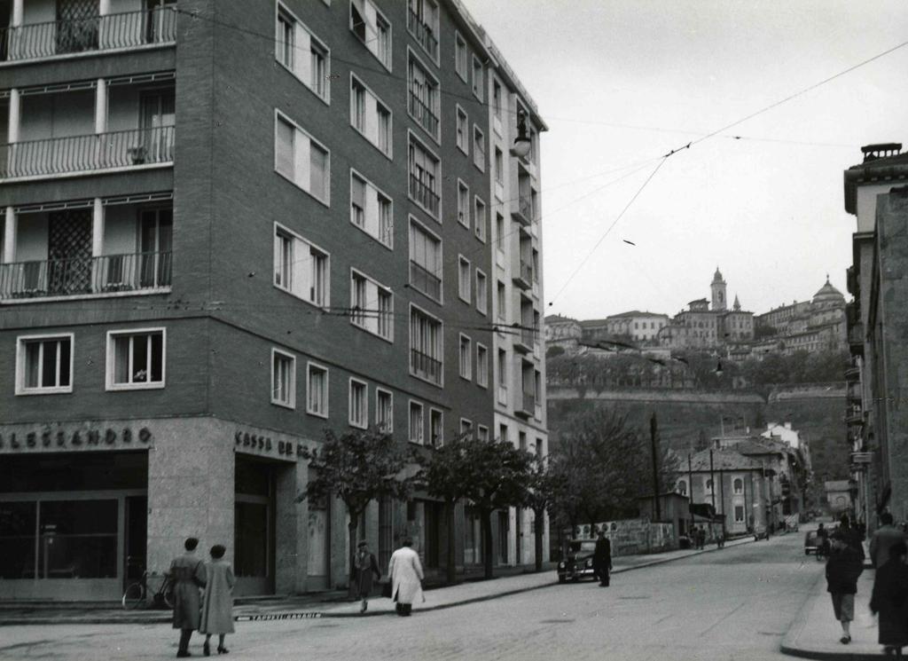Via Locatelli · Historify