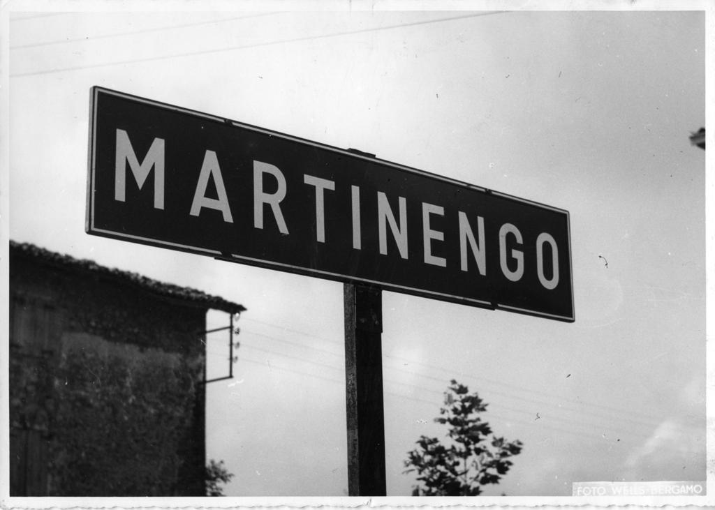 Cartello stradale Martinengo · Historify