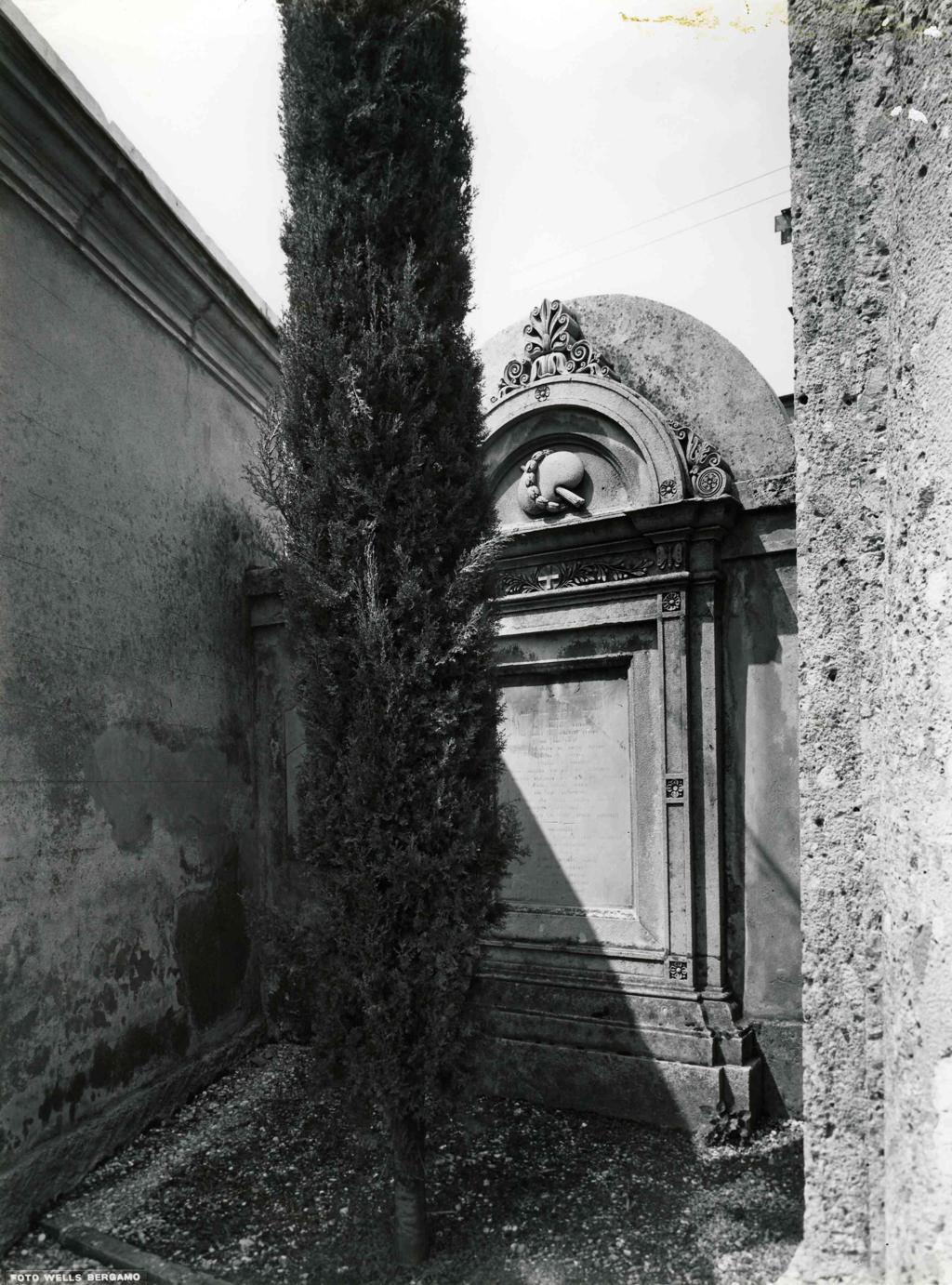 Interno Cimitero · Historify