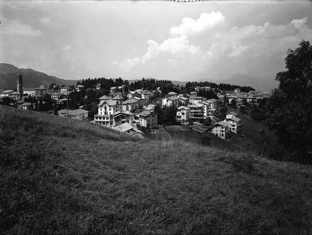Vista su Selvino · Historify