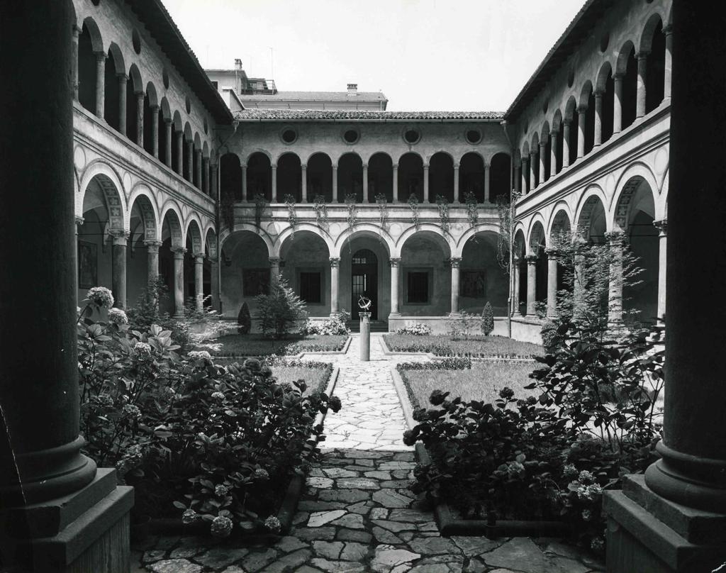 Cortile Interno, Chiostro Di Santa Marta · Historify