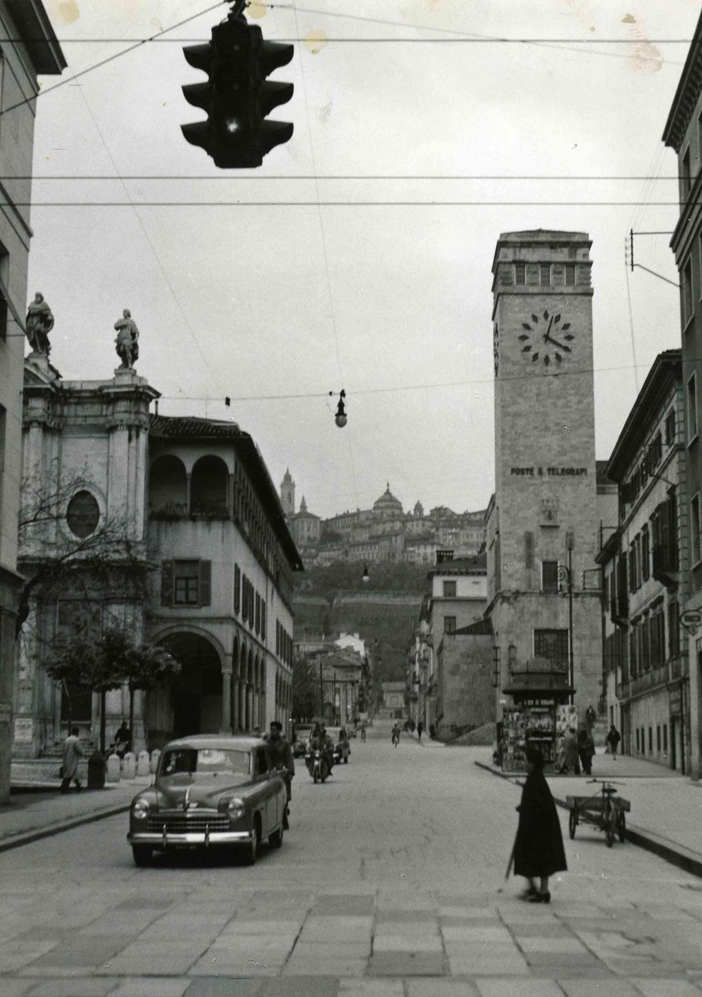Via Locatelli, Poste · Historify