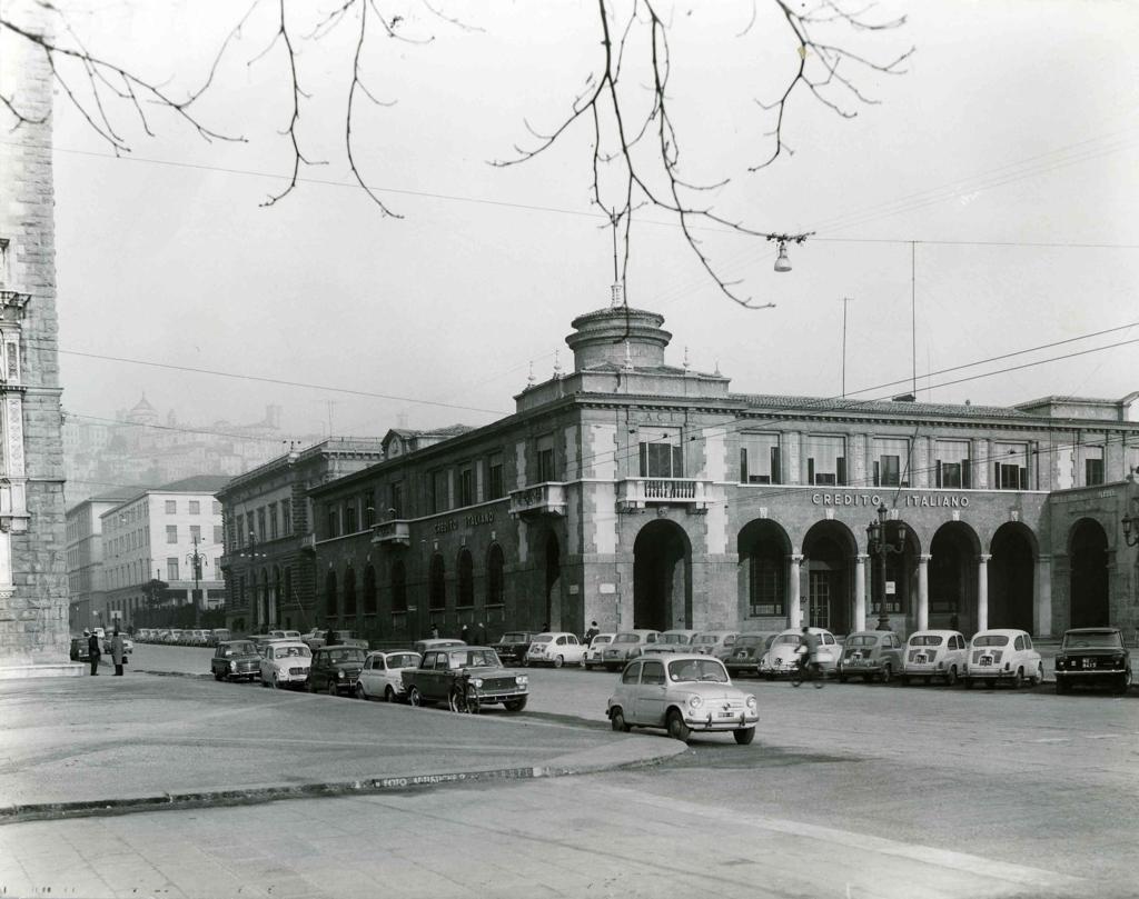 Auto Parcheggiate · Historify