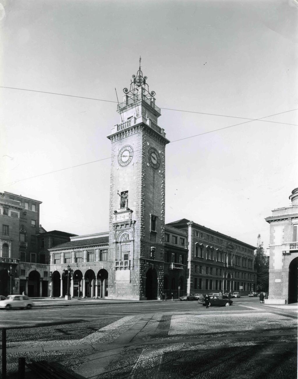 Torre Dei Caduti Di Bergamo · Historify
