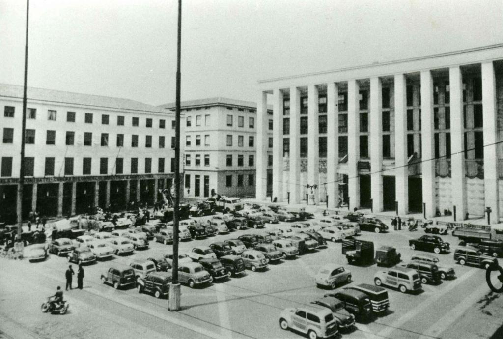 Auto In Piazza Della Libertà · Historify
