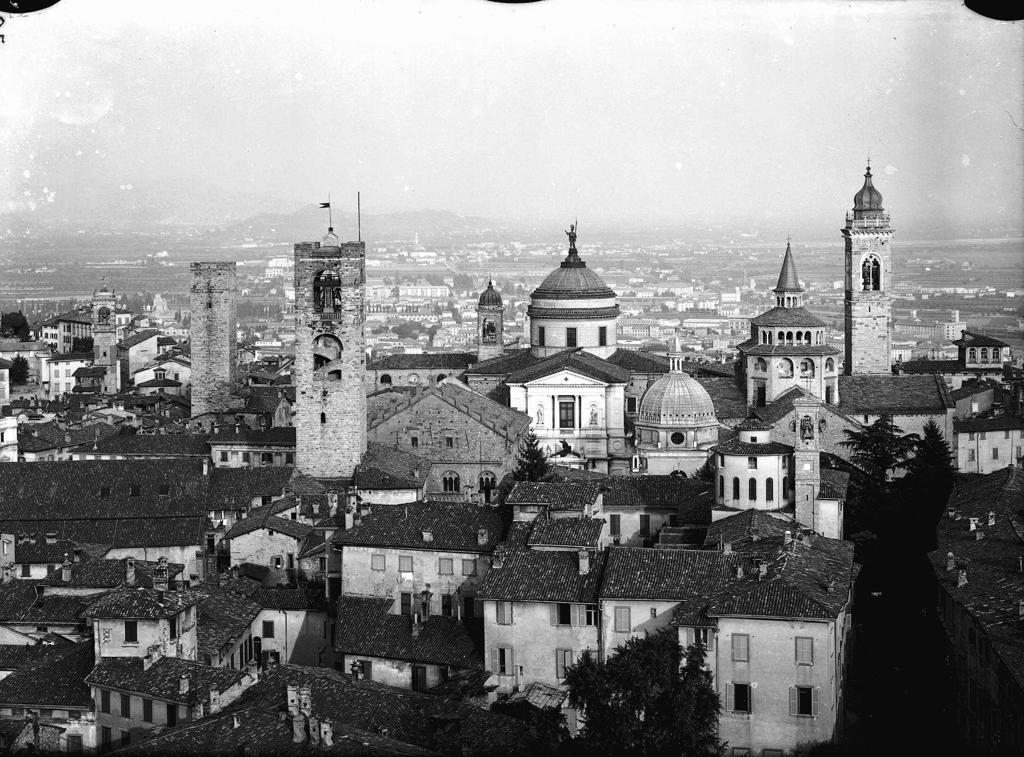Torri E Campanili Dall'Alto · Historify