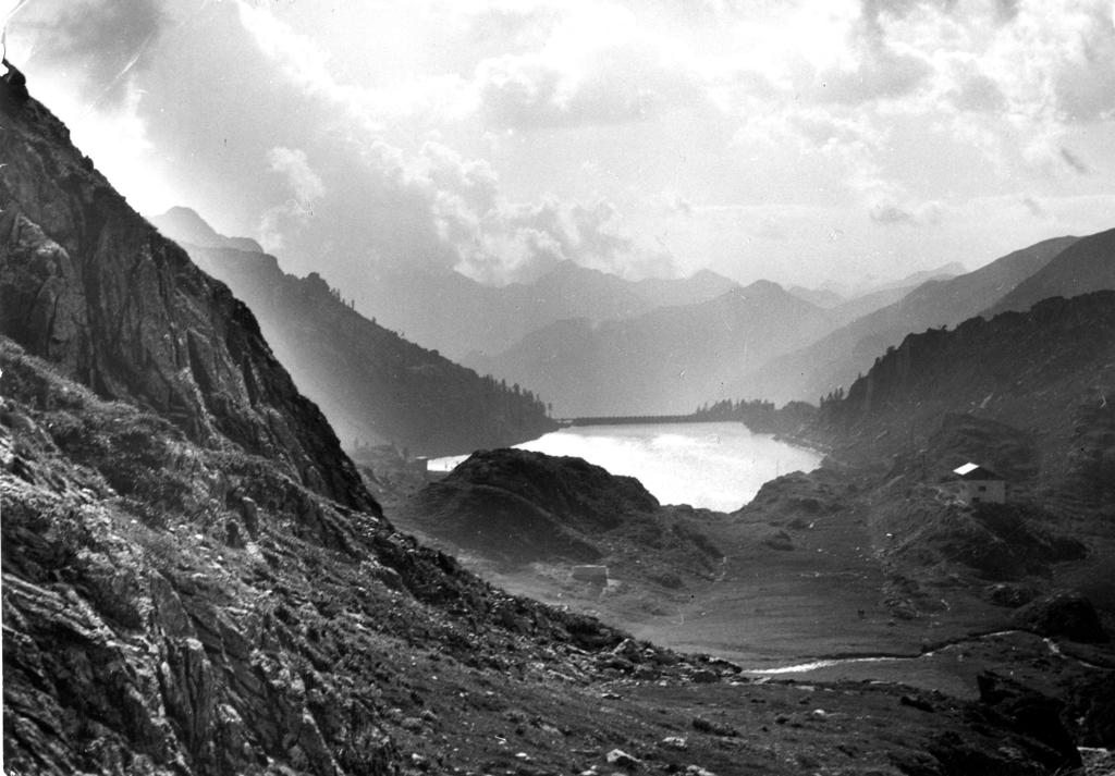 Vista dal Rifugio Fratelli Calvi · Historify