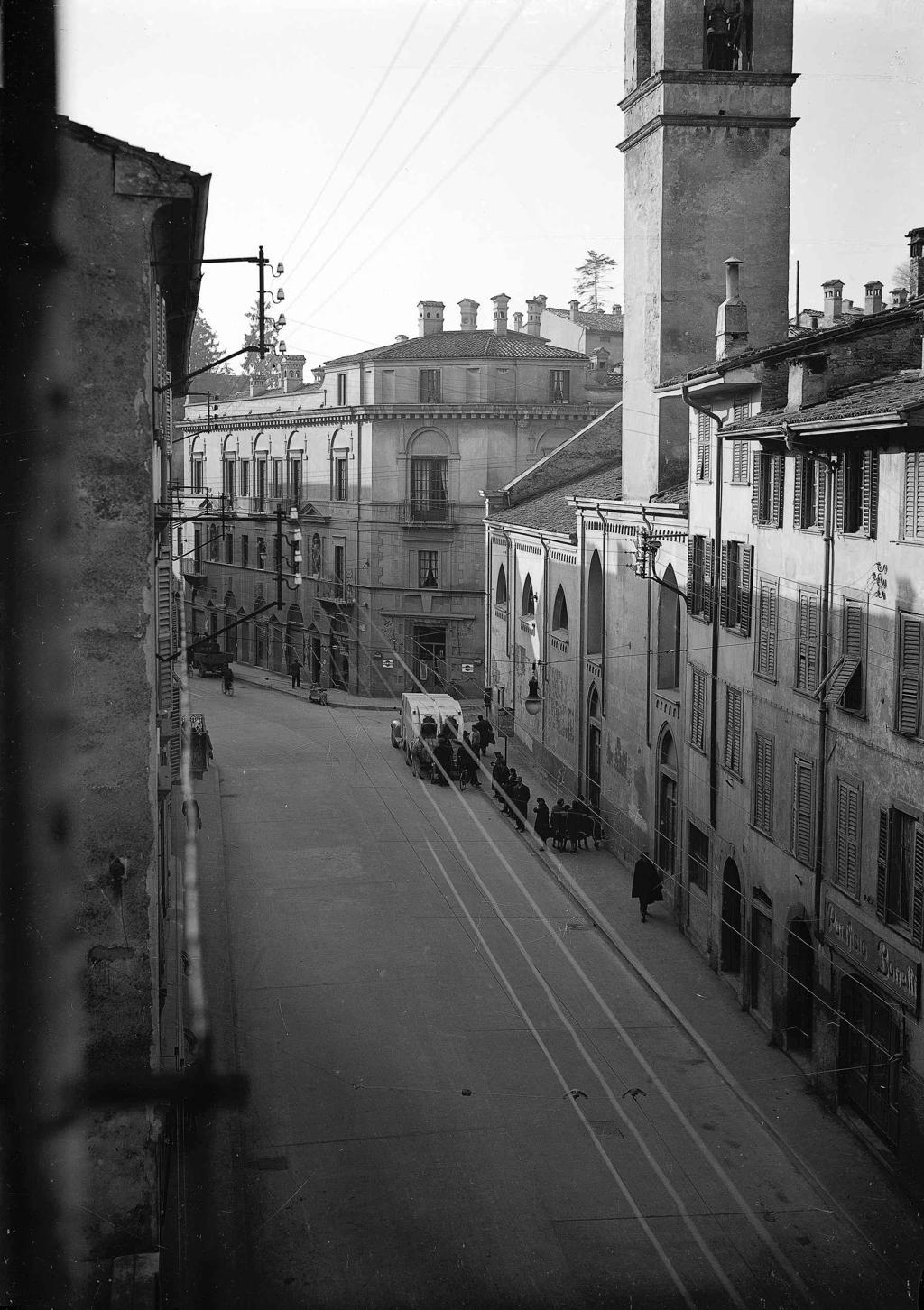 Paesaggio Urbano – Rotaie Del Tram · Historify