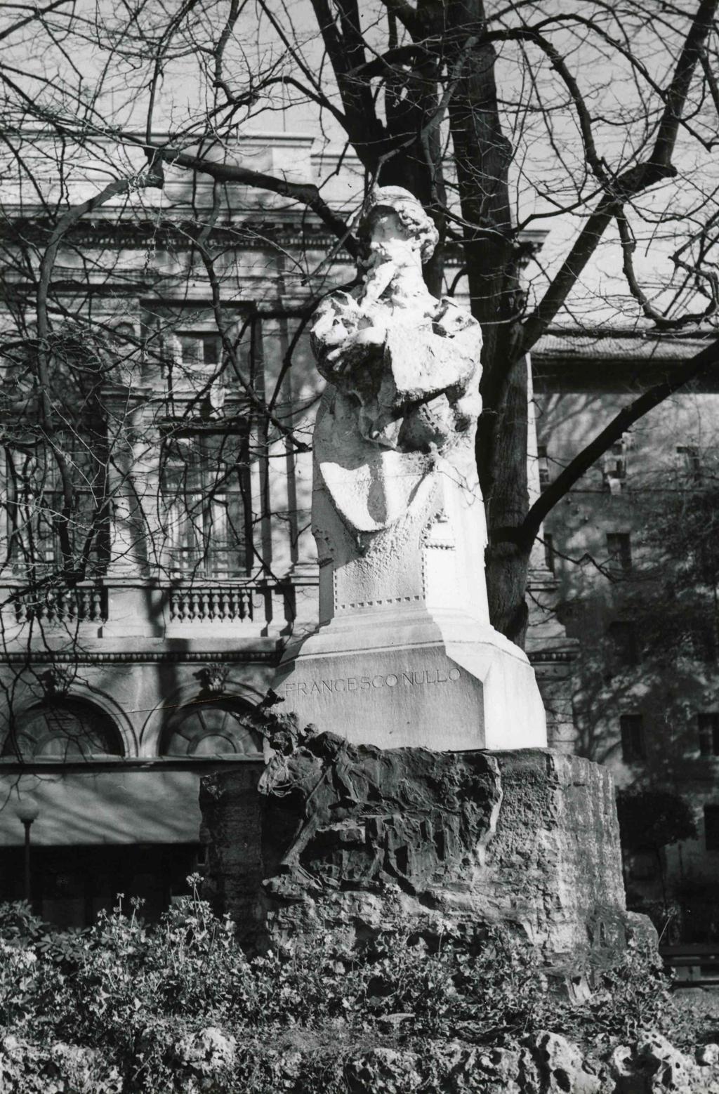 Statua Francesco Nullo · Historify