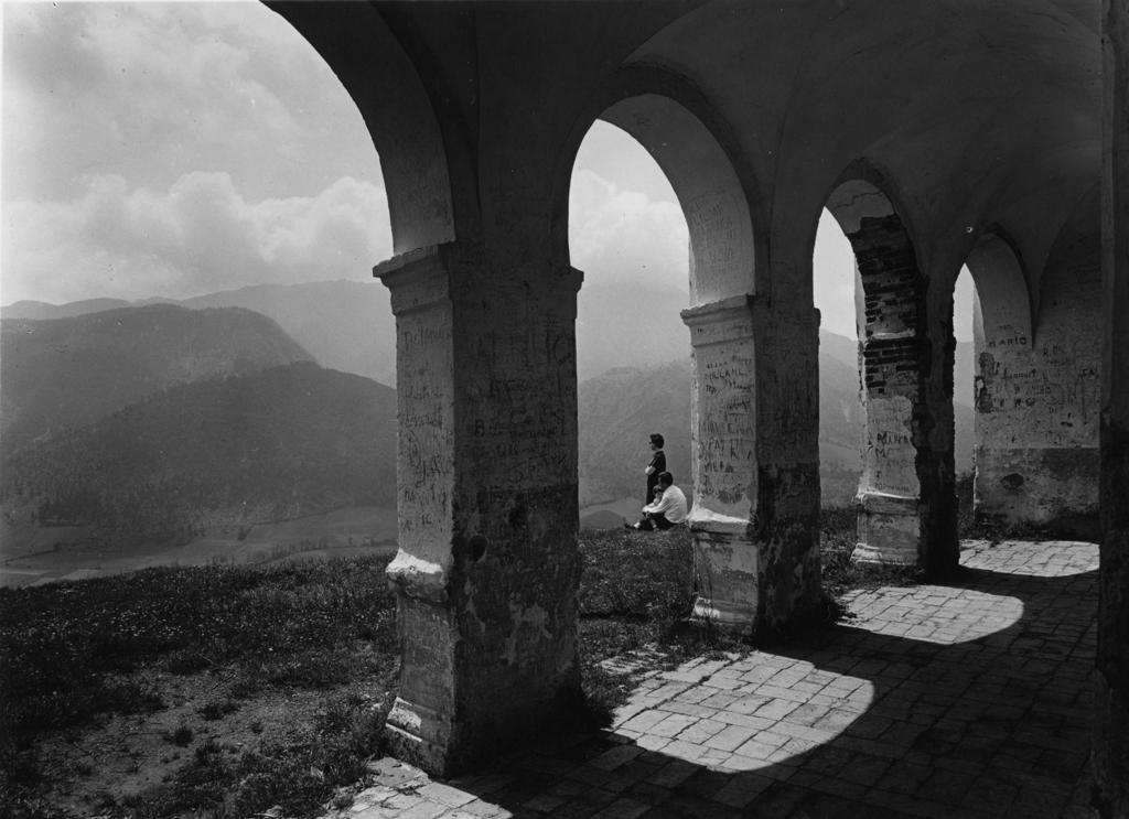 Vista Dai Portici Della Chiesa Della Trinità · Historify