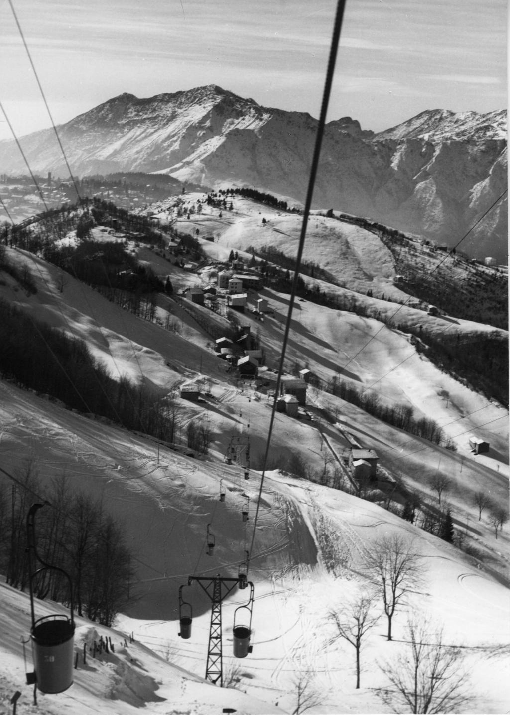 Vista dalla bidonvia · Historify