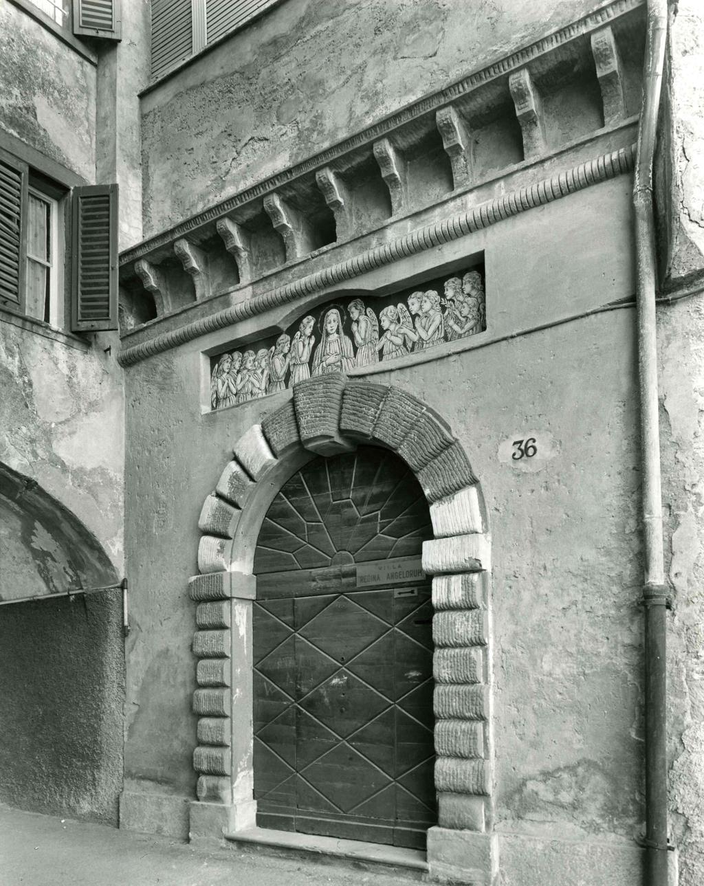 Portone Istituto Regina Angelorum · Historify