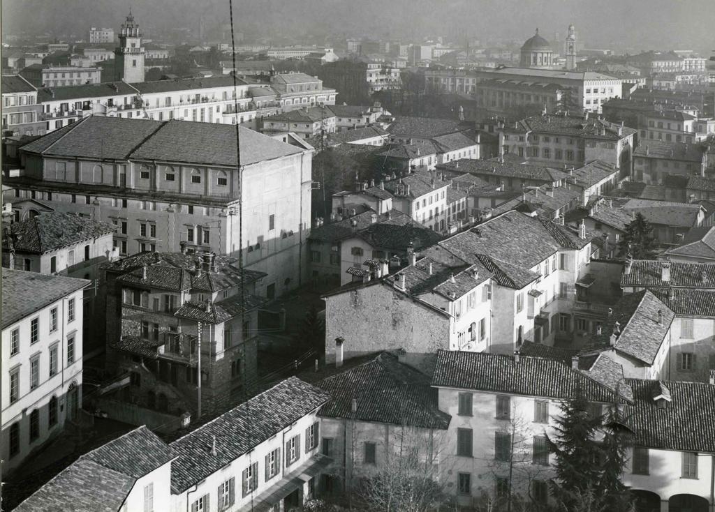 Bergamo dal Campanile di S. Alessandro in Colonna · Historify
