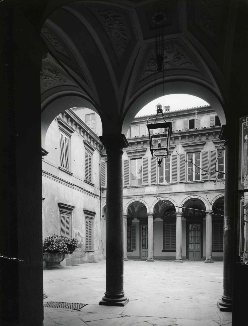 Cortile Palazzo Maffeis De Beni · Historify