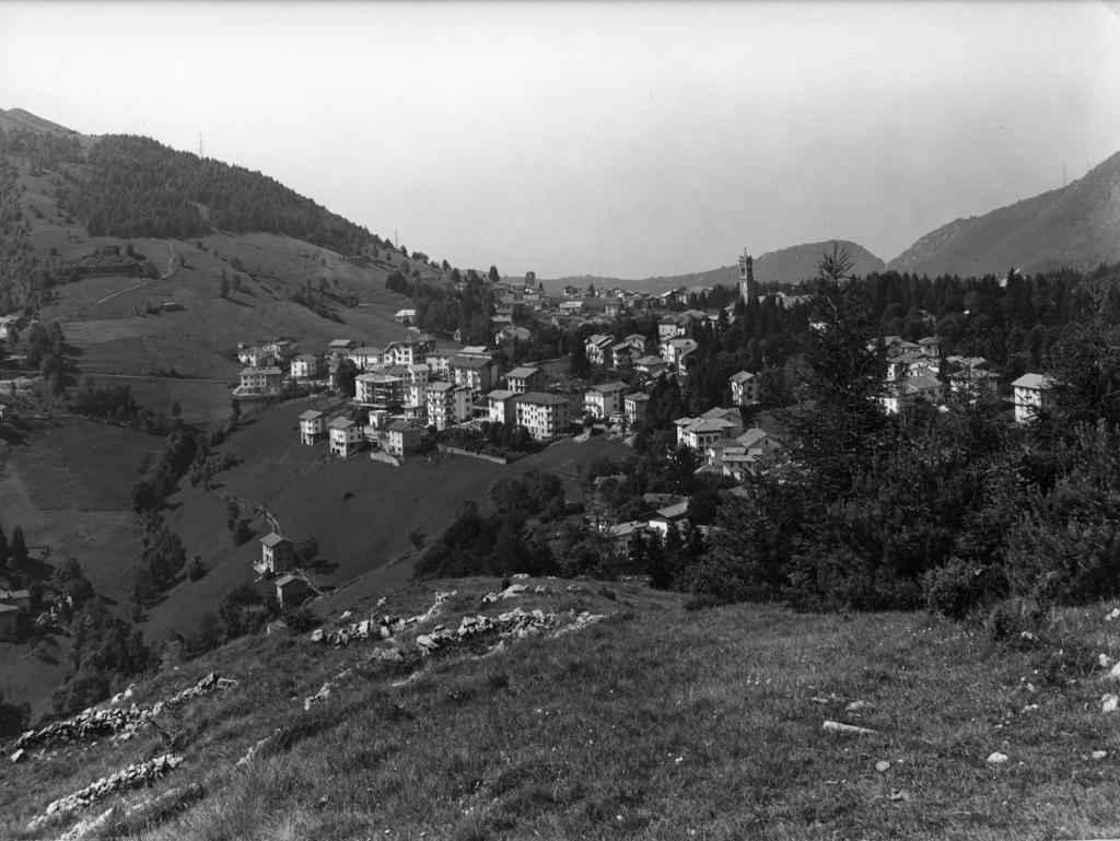 Vista su Selvino · Historify