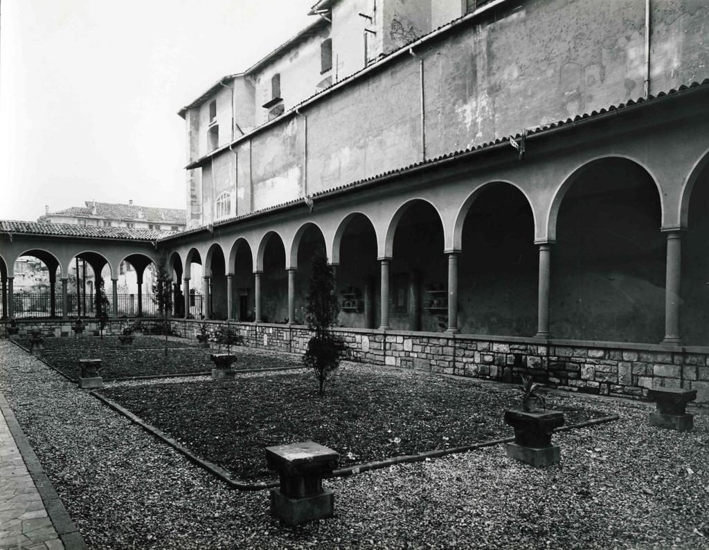 Cortile Interno, Convento San Bartolomeo · Historify