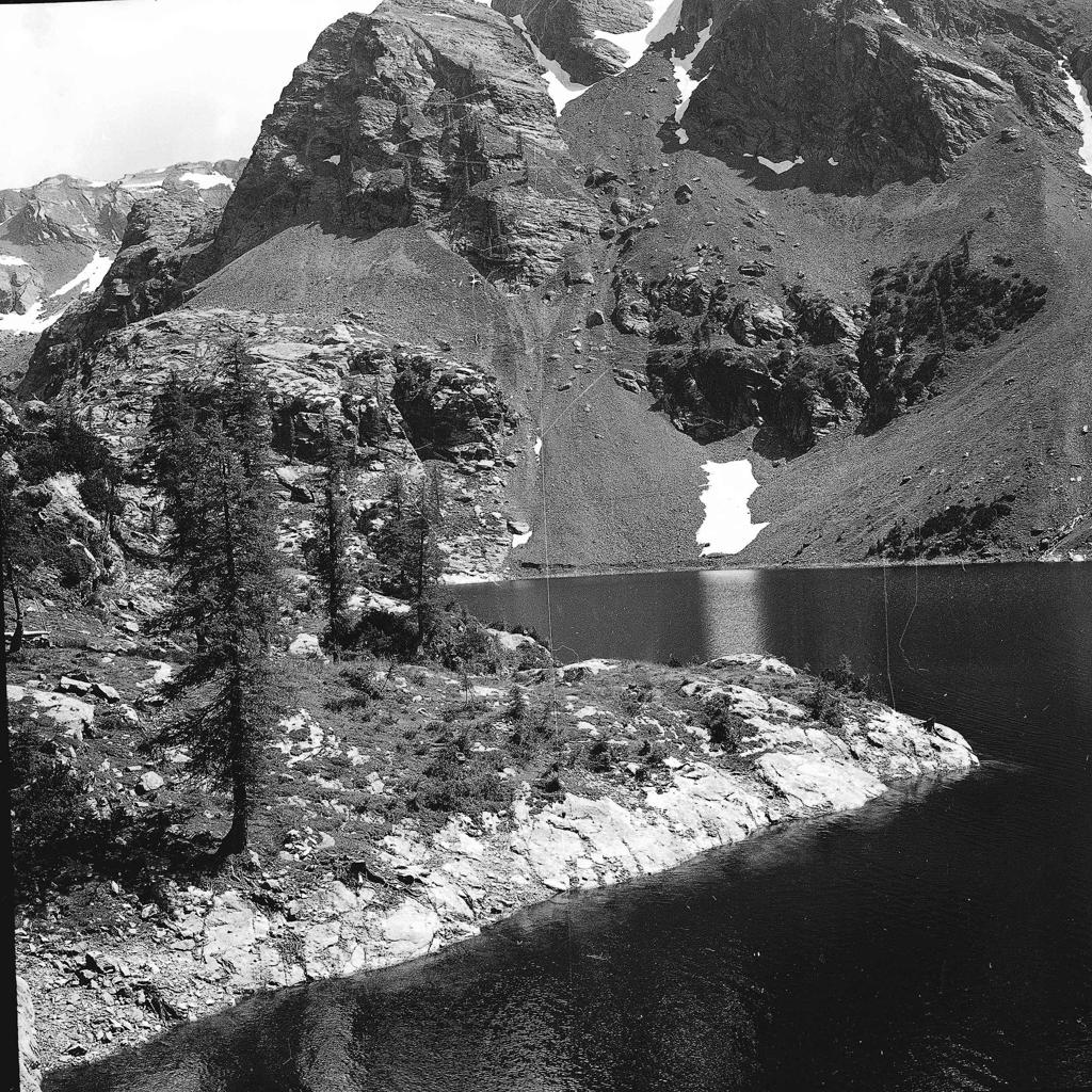 Lago alpino · Historify