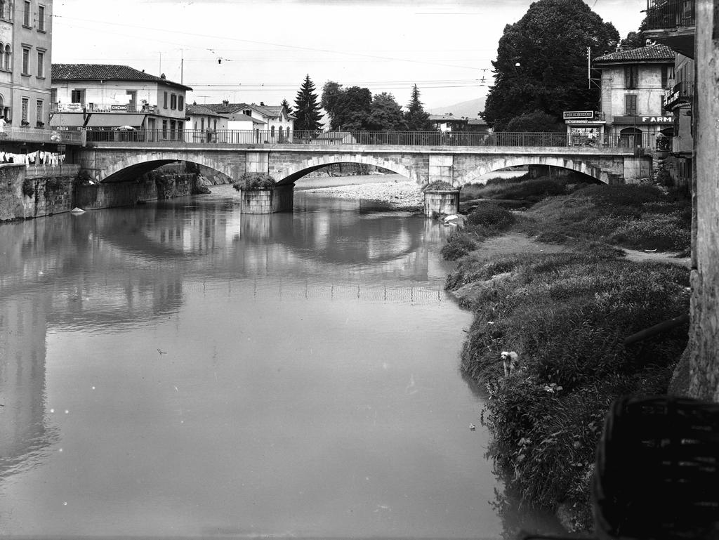 Ponte Sul Fiume · Historify