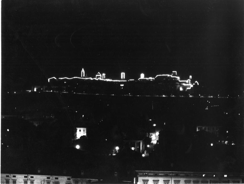 Paesaggio notturno · Historify