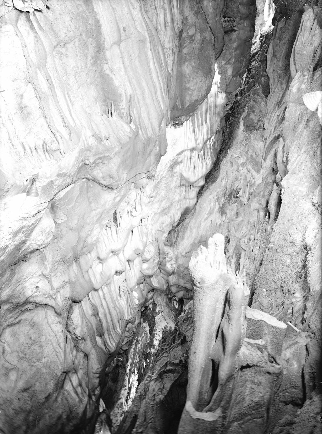 Interno Grotte Delle Meraviglie · Historify