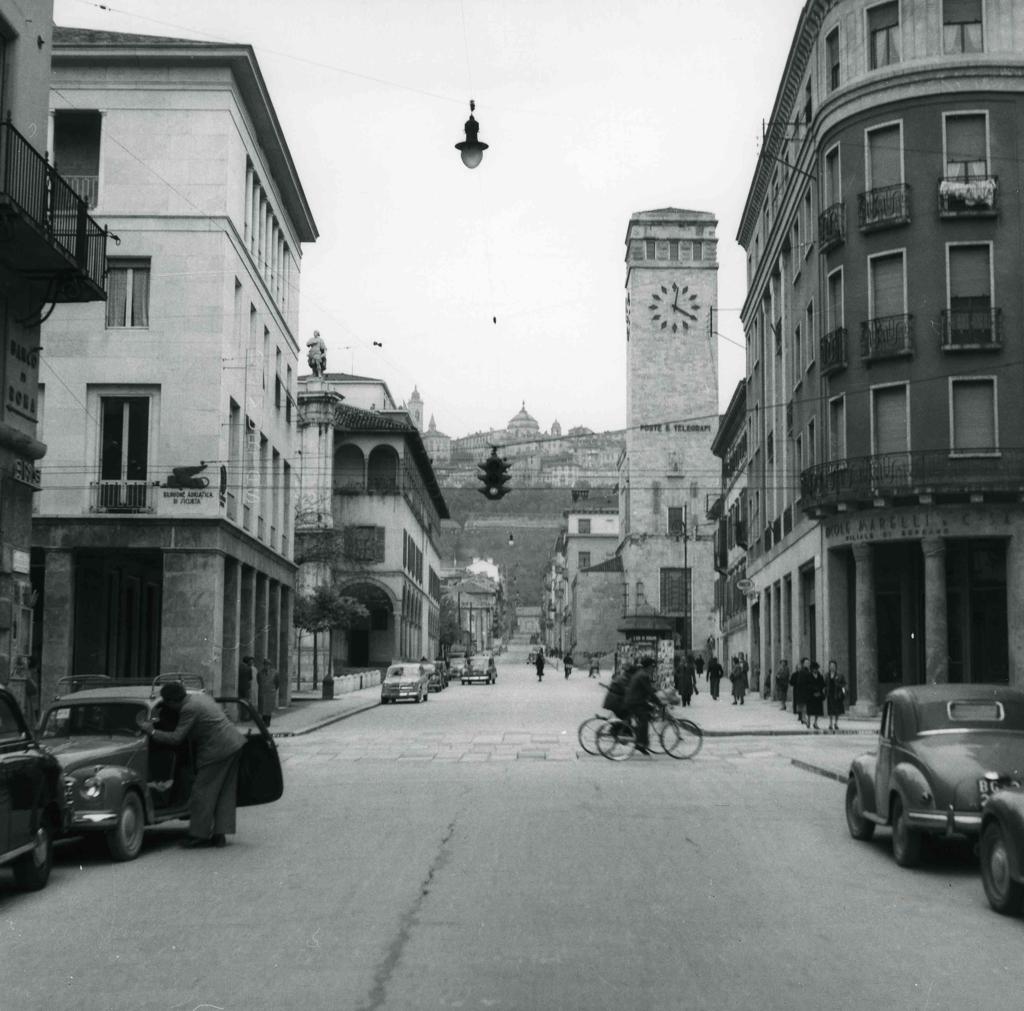 Via Locatelli · Historify