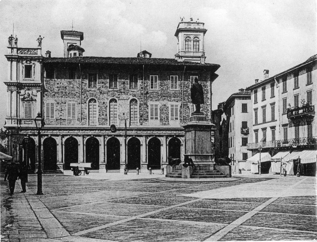 Garibaldi osserva il Palazzo dello Scamozzi · Historify