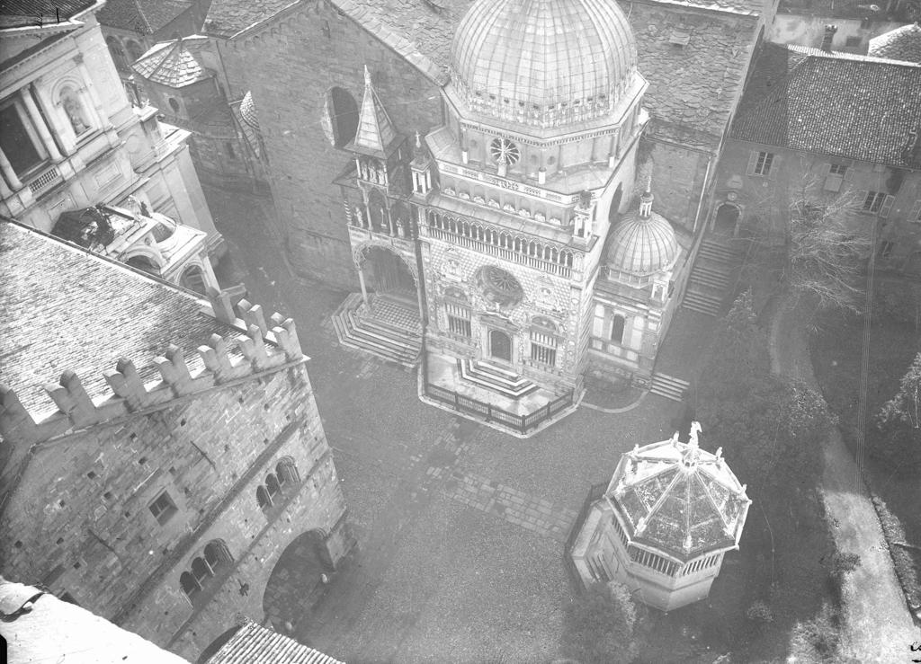 Piazza Duomo Dall'Alto · Historify