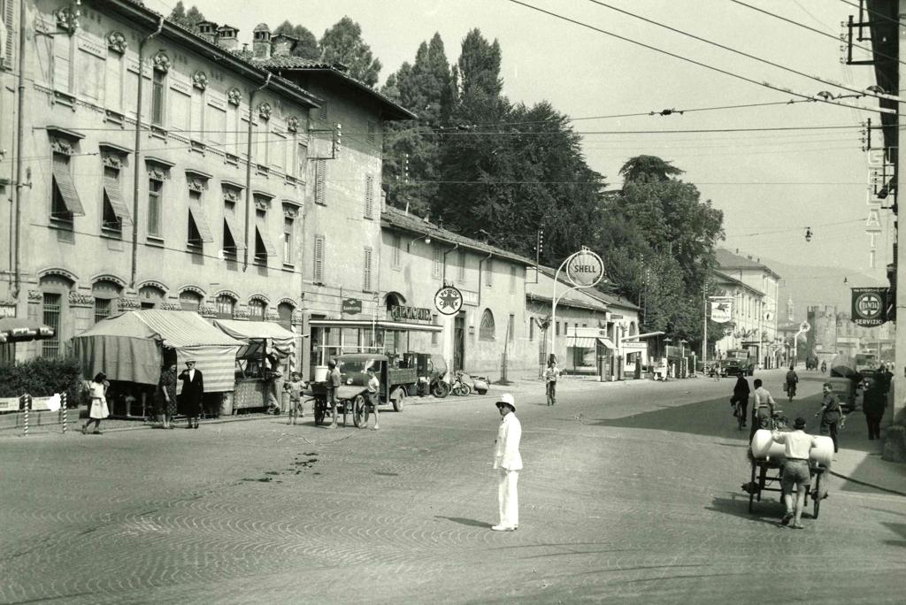 Via Frizzoni · Historify