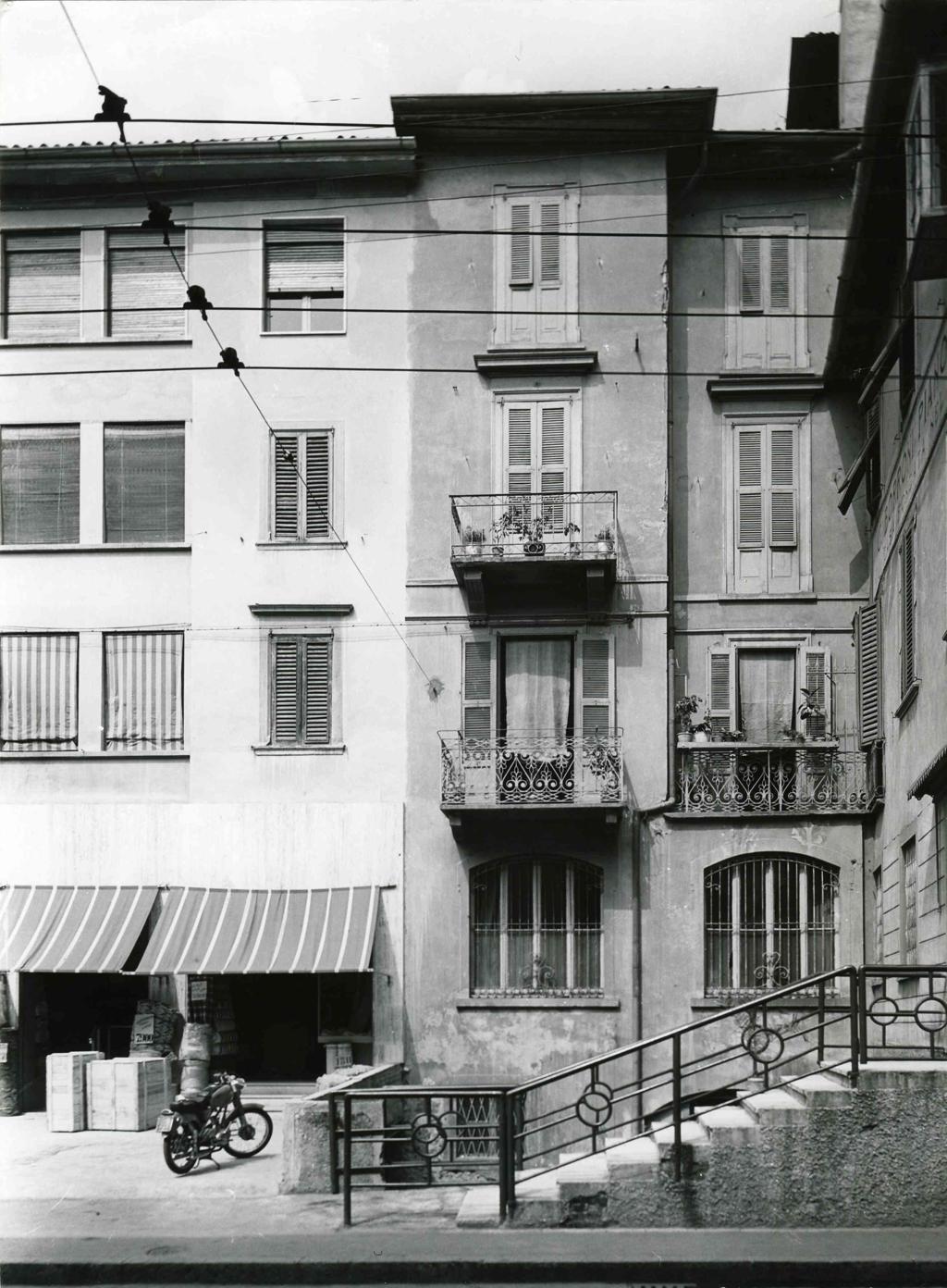 Palazzine In Via Zambonate · Historify