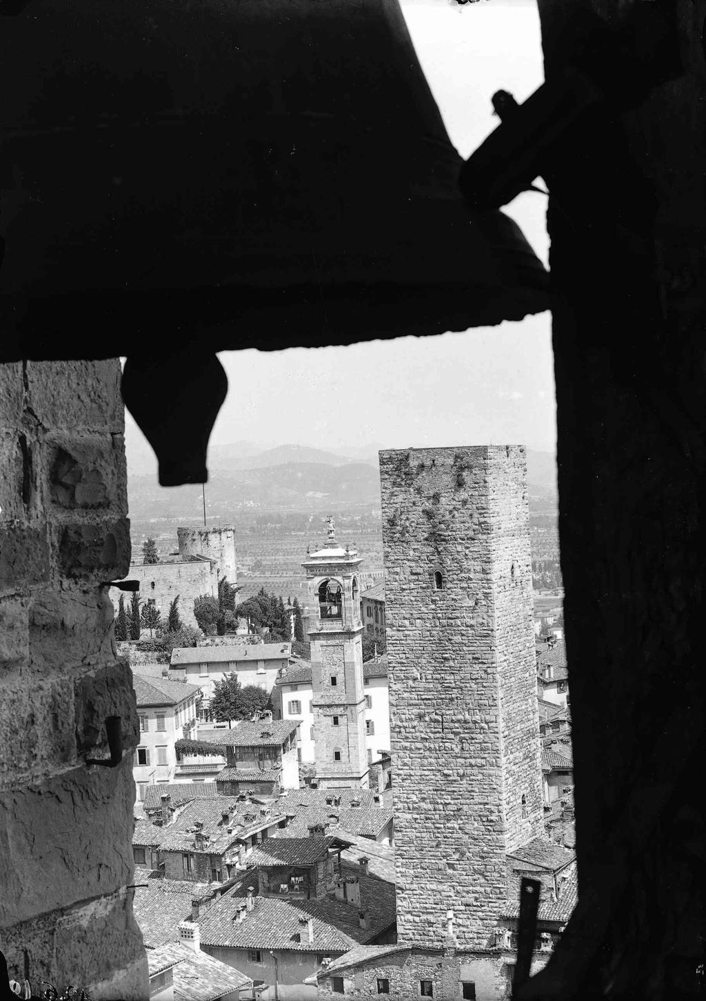 Vista Su Torre Di Gombito · Historify