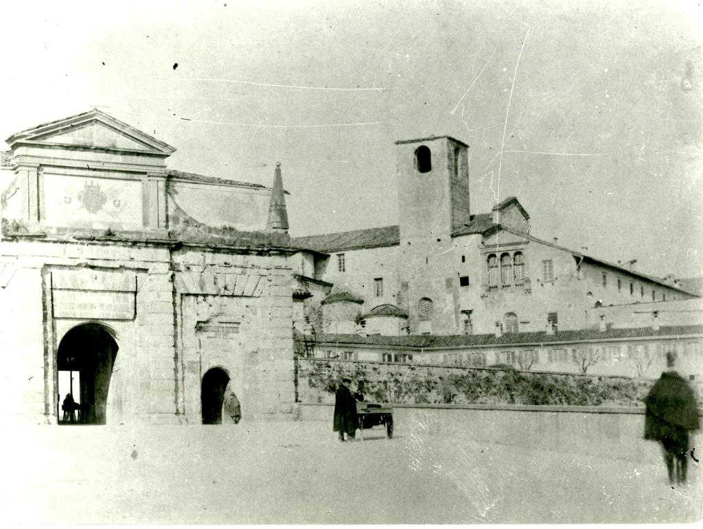 Complesso monastico visto da Porta Sant'Agostino · Historify