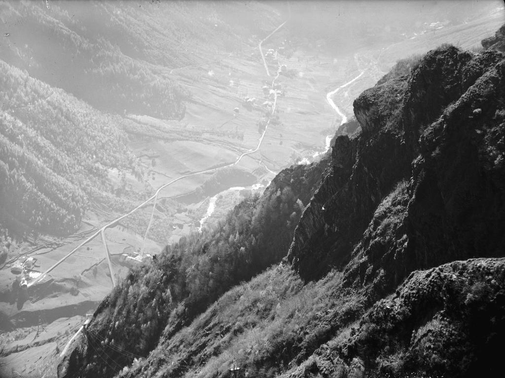 Valbondione dall'alto · Historify