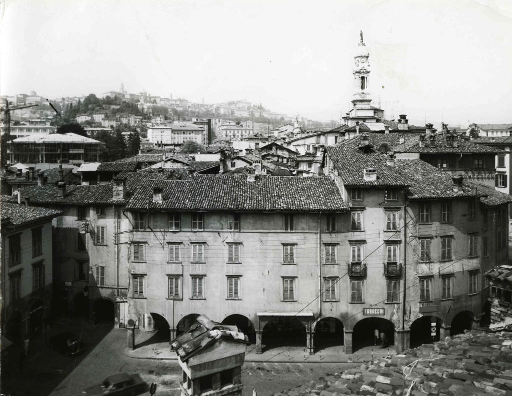 Tetti Di Città · Historify