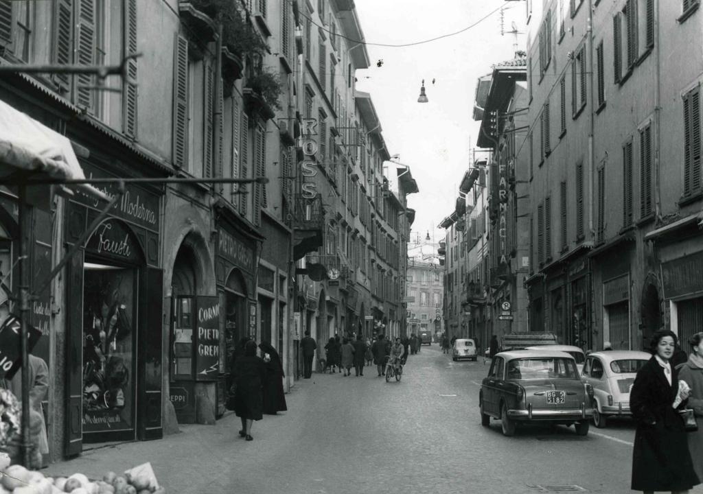 Via San Alessandro · Historify