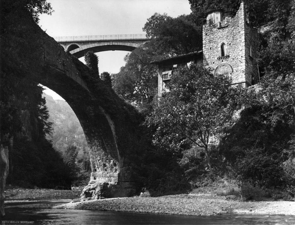 Ponte Di Attone E Dogana · Historify