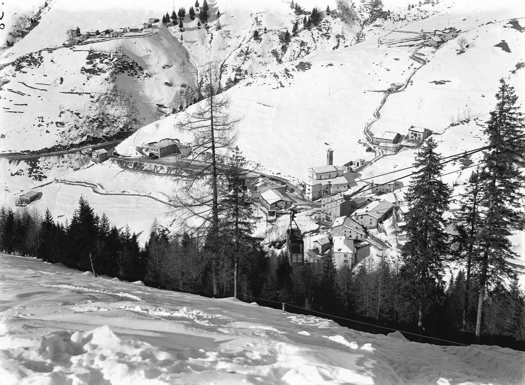 Paese Nella Valle · Historify