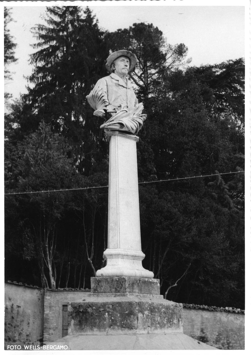 Monumento Al Poeta Antonio Ghislanzoni A Caprino Bergamasco · Historify